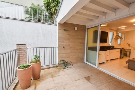 Casa à venda com 540m², 11 quartos e sem vaga Casa à venda com 540m², 11 quartos e sem vagaVaranda