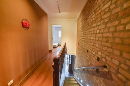 Casa à venda com 540m², 11 quartos e sem vaga Casa à venda com 540m², 11 quartos e sem vagaEscada