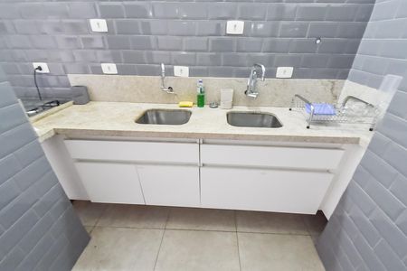 Casa à venda com 540m², 11 quartos e sem vaga Casa à venda com 540m², 11 quartos e sem vagaCozinha 3