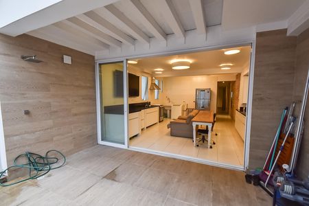 Casa à venda com 540m², 11 quartos e sem vaga Casa à venda com 540m², 11 quartos e sem vagaVaranda