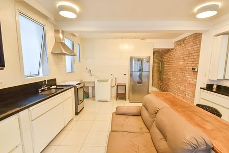 Casa à venda com 540m², 11 quartos e sem vaga Casa à venda com 540m², 11 quartos e sem vagaCozinha 2