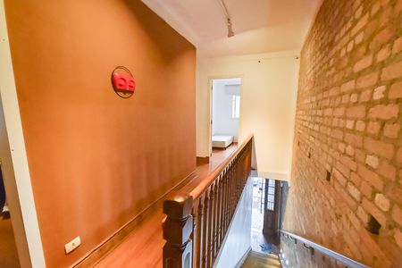 Casa à venda com 540m², 11 quartos e sem vaga Casa à venda com 540m², 11 quartos e sem vagaEscada