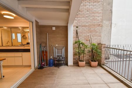 Casa à venda com 540m², 11 quartos e sem vaga Casa à venda com 540m², 11 quartos e sem vagaVaranda