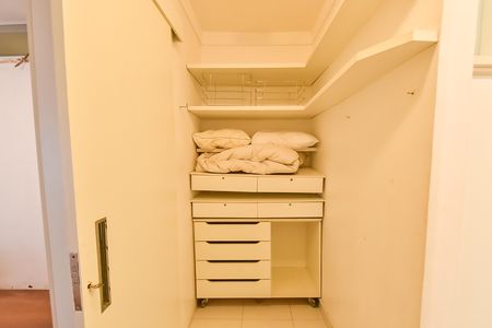 Casa à venda com 540m², 11 quartos e sem vaga Casa à venda com 540m², 11 quartos e sem vagaCloset da suíte 1
