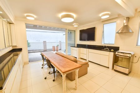 Casa à venda com 540m², 11 quartos e sem vaga Casa à venda com 540m², 11 quartos e sem vagaCozinha 2