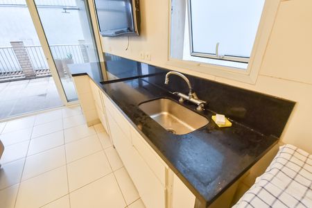 Casa à venda com 540m², 11 quartos e sem vaga Casa à venda com 540m², 11 quartos e sem vagaCozinha 2
