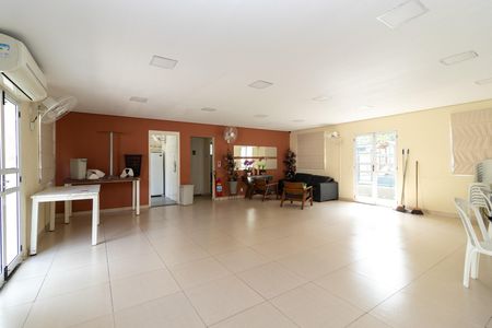 Apartamento para alugar com 49m², 2 quartos e 1 vaga Apartamento para alugar com 49m², 2 quartos e 1 vagaÁrea comum - Salão de Festas