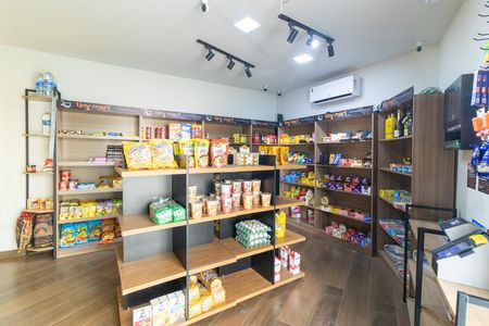 Apartamento para alugar com 49m², 2 quartos e 1 vaga Apartamento para alugar com 49m², 2 quartos e 1 vagaÁrea comum - Minimercado