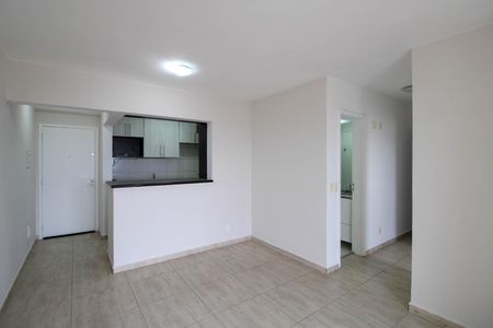Sala  de apartamento para alugar com 3 quartos, 73m² em Jardim Henriqueta, Taboão da Serra