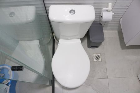 Banheiro de kitnet/studio para alugar com 1 quarto, 25m² em Lapa, São Paulo