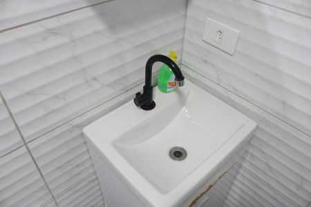 Banheiro de kitnet/studio para alugar com 1 quarto, 25m² em Lapa, São Paulo