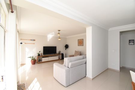 Casa para alugar com 166m², 3 quartos e 2 vagasSala