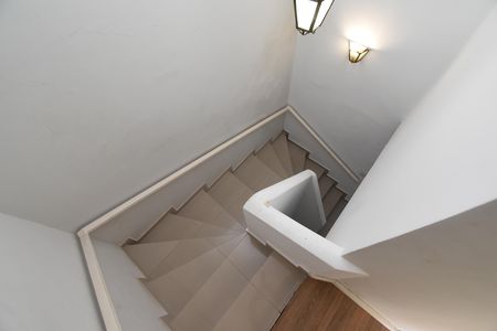 Casa para alugar com 166m², 3 quartos e 2 vagasCorredor/Escadas