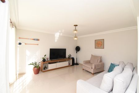 Casa para alugar com 166m², 3 quartos e 2 vagasSala