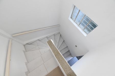 Casa para alugar com 166m², 3 quartos e 2 vagasEscadas