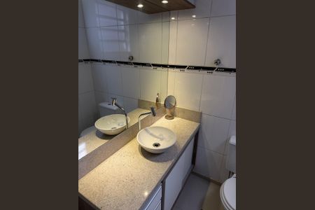 Apartamento para alugar com 56m², 2 quartos e sem vaga Apartamento para alugar com 56m², 2 quartos e sem vagaBanheiro
