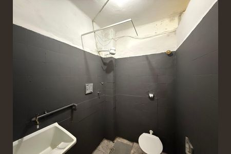 Banheiro de kitnet/studio para alugar com 1 quarto, 45m² em Centro Histórico de São Paulo, São Paulo