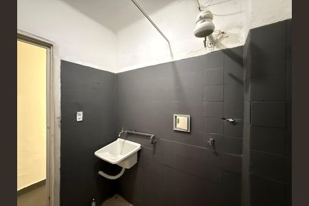 Banheiro de kitnet/studio para alugar com 1 quarto, 45m² em Centro Histórico de São Paulo, São Paulo