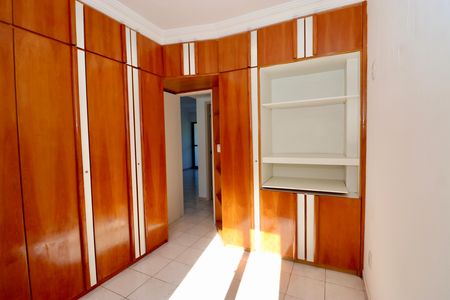 Quarto 2 de apartamento para alugar com 2 quartos, 98m² em C Azul, Salvador