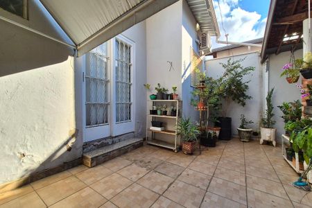 Casa para alugar com 238m², 4 quartos e 3 vagas Casa para alugar com 238m², 4 quartos e 3 vagasQuintal