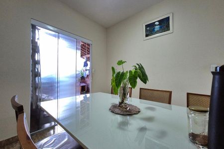 Casa para alugar com 238m², 4 quartos e 3 vagas Casa para alugar com 238m², 4 quartos e 3 vagasCopa