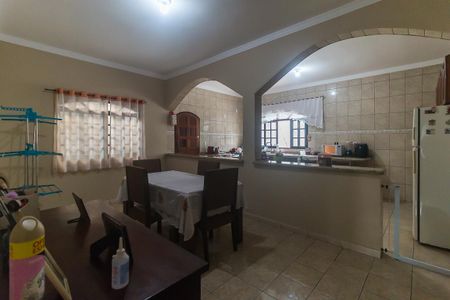 Casa para alugar com 152m², 3 quartos e 5 vagas Casa para alugar com 152m², 3 quartos e 5 vagasSala de Jantar
