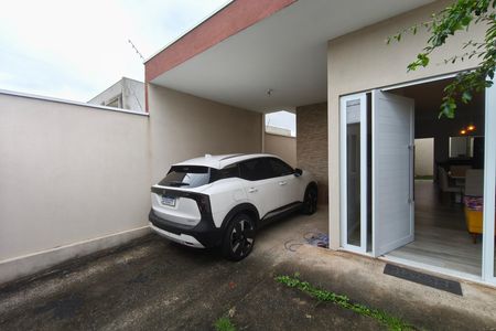 Casa à venda com 80m², 2 quartos e 1 vaga Casa à venda com 80m², 2 quartos e 1 vagaQuintal - Garagem