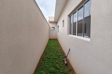 Casa à venda com 80m², 2 quartos e 1 vaga Casa à venda com 80m², 2 quartos e 1 vagaCorredor - Quintal