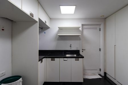 Apartamento para alugar com 362m², 3 quartos e 5 vagas Apartamento para alugar com 362m², 3 quartos e 5 vagasÁrea de Serviço
