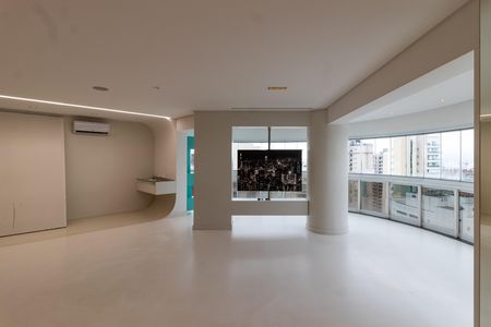 Apartamento para alugar com 362m², 3 quartos e 5 vagas Apartamento para alugar com 362m², 3 quartos e 5 vagasSala