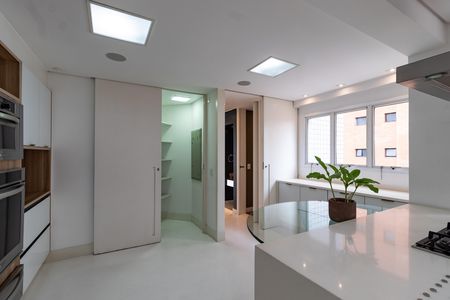 Apartamento para alugar com 362m², 3 quartos e 5 vagas Apartamento para alugar com 362m², 3 quartos e 5 vagasCozinha