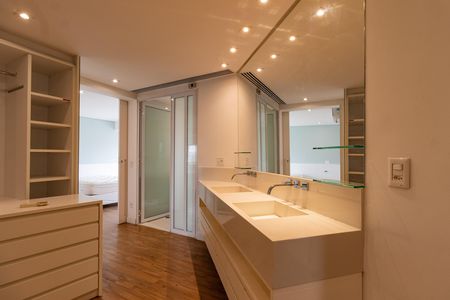 Apartamento para alugar com 362m², 3 quartos e 5 vagas Apartamento para alugar com 362m², 3 quartos e 5 vagasCloset da suíte 1