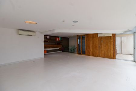 Apartamento para alugar com 362m², 3 quartos e 5 vagas Apartamento para alugar com 362m², 3 quartos e 5 vagasCobertura