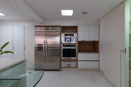 Apartamento para alugar com 362m², 3 quartos e 5 vagas Apartamento para alugar com 362m², 3 quartos e 5 vagasCozinha