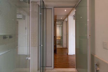 Apartamento para alugar com 362m², 3 quartos e 5 vagas Apartamento para alugar com 362m², 3 quartos e 5 vagasBanheiro da Suíte 1