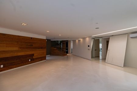 Apartamento para alugar com 362m², 3 quartos e 5 vagas Apartamento para alugar com 362m², 3 quartos e 5 vagasSala