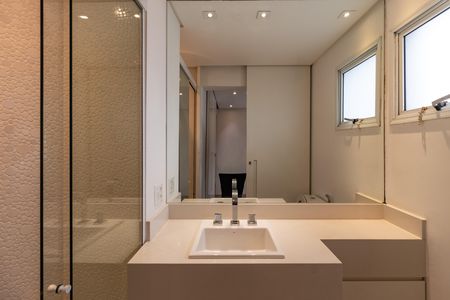 Apartamento para alugar com 362m², 3 quartos e 5 vagas Apartamento para alugar com 362m², 3 quartos e 5 vagasBanheiro da Suíte 2