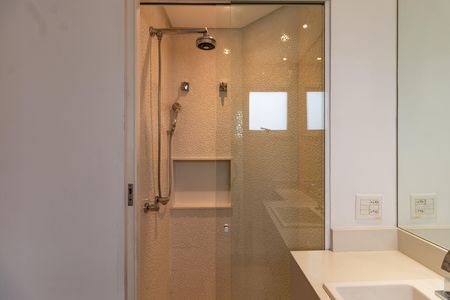 Apartamento para alugar com 362m², 3 quartos e 5 vagas Apartamento para alugar com 362m², 3 quartos e 5 vagasBanheiro da Suíte 2