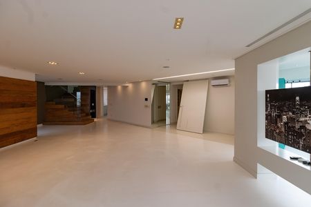 Apartamento para alugar com 362m², 3 quartos e 5 vagas Apartamento para alugar com 362m², 3 quartos e 5 vagasSala