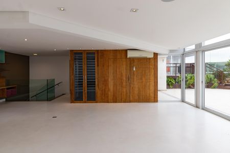 Apartamento para alugar com 362m², 3 quartos e 5 vagas Apartamento para alugar com 362m², 3 quartos e 5 vagasCobertura