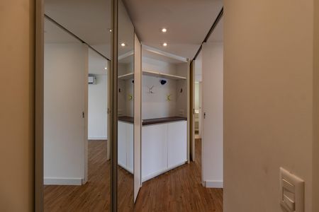 Apartamento para alugar com 362m², 3 quartos e 5 vagas Apartamento para alugar com 362m², 3 quartos e 5 vagasCorredor
