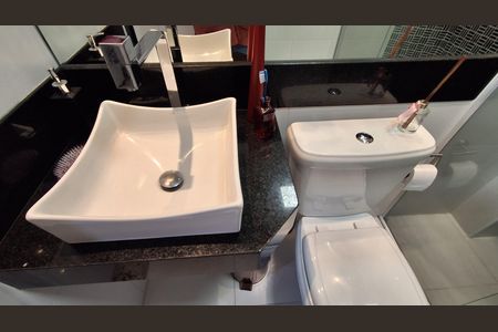 Apartamento à venda com 88m², 2 quartos e 1 vaga Apartamento à venda com 88m², 2 quartos e 1 vagaBanheiro Social