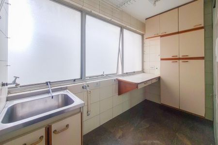 Apartamento à venda com 140m², 3 quartos e 2 vagas Apartamento à venda com 140m², 3 quartos e 2 vagasÁrea de Serviço