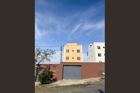 Apartamento para alugar com 42m², 2 quartos e 1 vaga Apartamento para alugar com 42m², 2 quartos e 1 vagaFachada