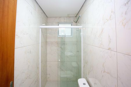Banheiro de apartamento para alugar com 1 quarto, 37m² em Vila Clara, São Paulo