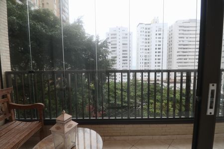 Apartamento para alugar com 360m², 5 quartos e 2 vagasVaranda