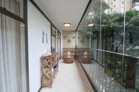 Apartamento para alugar com 360m², 5 quartos e 2 vagasVaranda