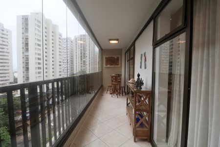 Apartamento para alugar com 360m², 5 quartos e 2 vagasVaranda