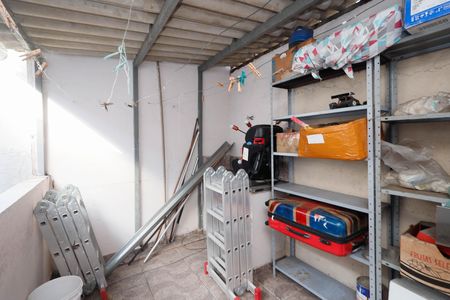 Casa à venda com 1000m², 2 quartos e 1 vaga Casa à venda com 1000m², 2 quartos e 1 vagaVaranda