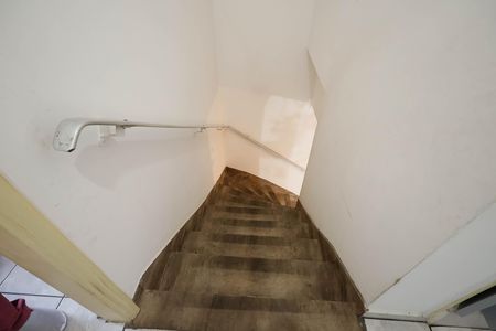 Casa à venda com 1000m², 2 quartos e 1 vaga Casa à venda com 1000m², 2 quartos e 1 vagaEscada